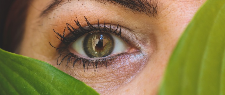 Los peligros del cambio de color de ojos con la queratopigmentación